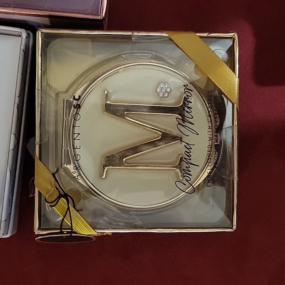 Compact mirrors - Picture 2 of 5